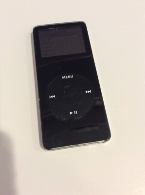 Apple iPod nano 1st Generation Black (4 GB) - MA107LL - Works Good