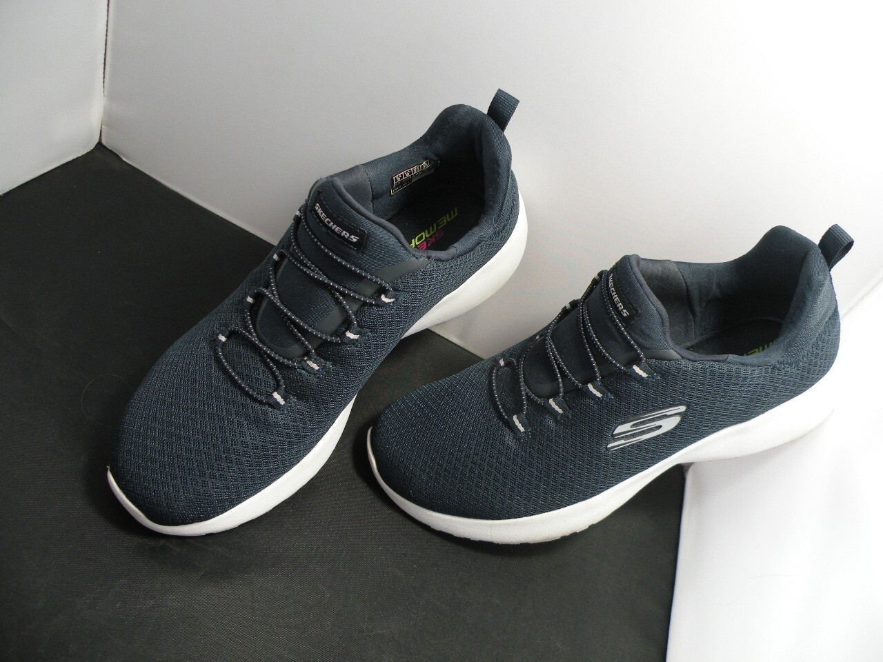 Womens 9 M Blue Skechers Dynamight Washable Bungee Sneaker Soft