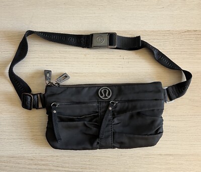Lululemon ブラック ショルダーバッグ BRAND NEW Lululemon Black Everywhere Belt Bag WITH Tags
