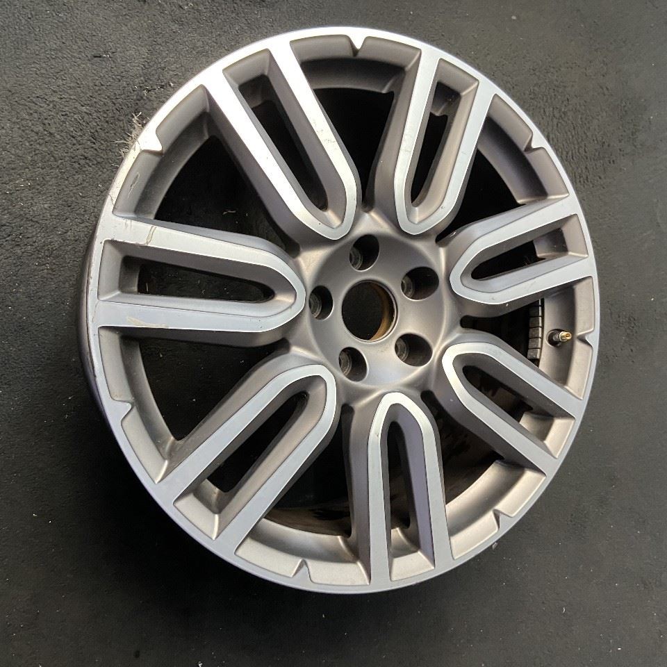 Maserati Ghibli 2016-2018 Front Wheel P/N 670010628