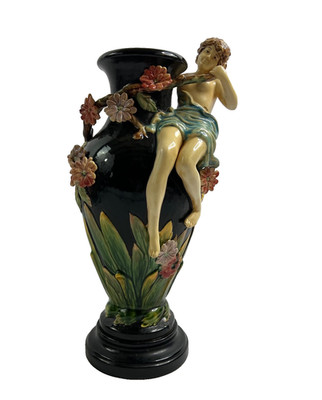 Majolika Vase GL Lothringen - Jugendstil Mädchen Figur Relief - französisch um 1900, 44 cm