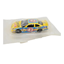 Hot Wheels '74 Dodge Charger #43 Cheerios Salute to Petty 1:64 Scale