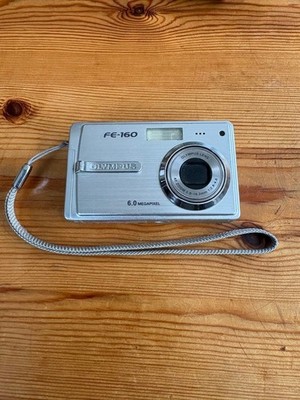 OLYMPUS オリンパス FE-160 シルバー 箱・充電器あり 動作確認済み Olympus FE-160 Digital Camera 6.0MP Compact Tested with Charger