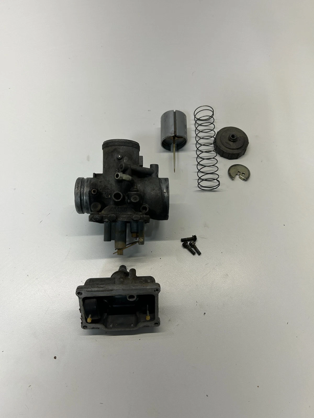 95 Polaris Indy XLT 600 Snowmobile OEM Carb Carburetor Bowl Slide Body Jet