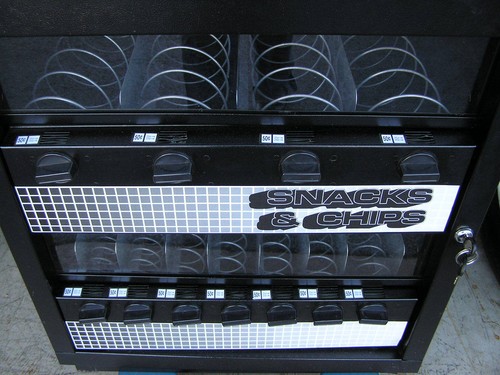 (2) SEAGA SNACK VENDING MACHINE .25 / ST1205 QUARTER METAL PRICING DISCS - Picture 2 of 3