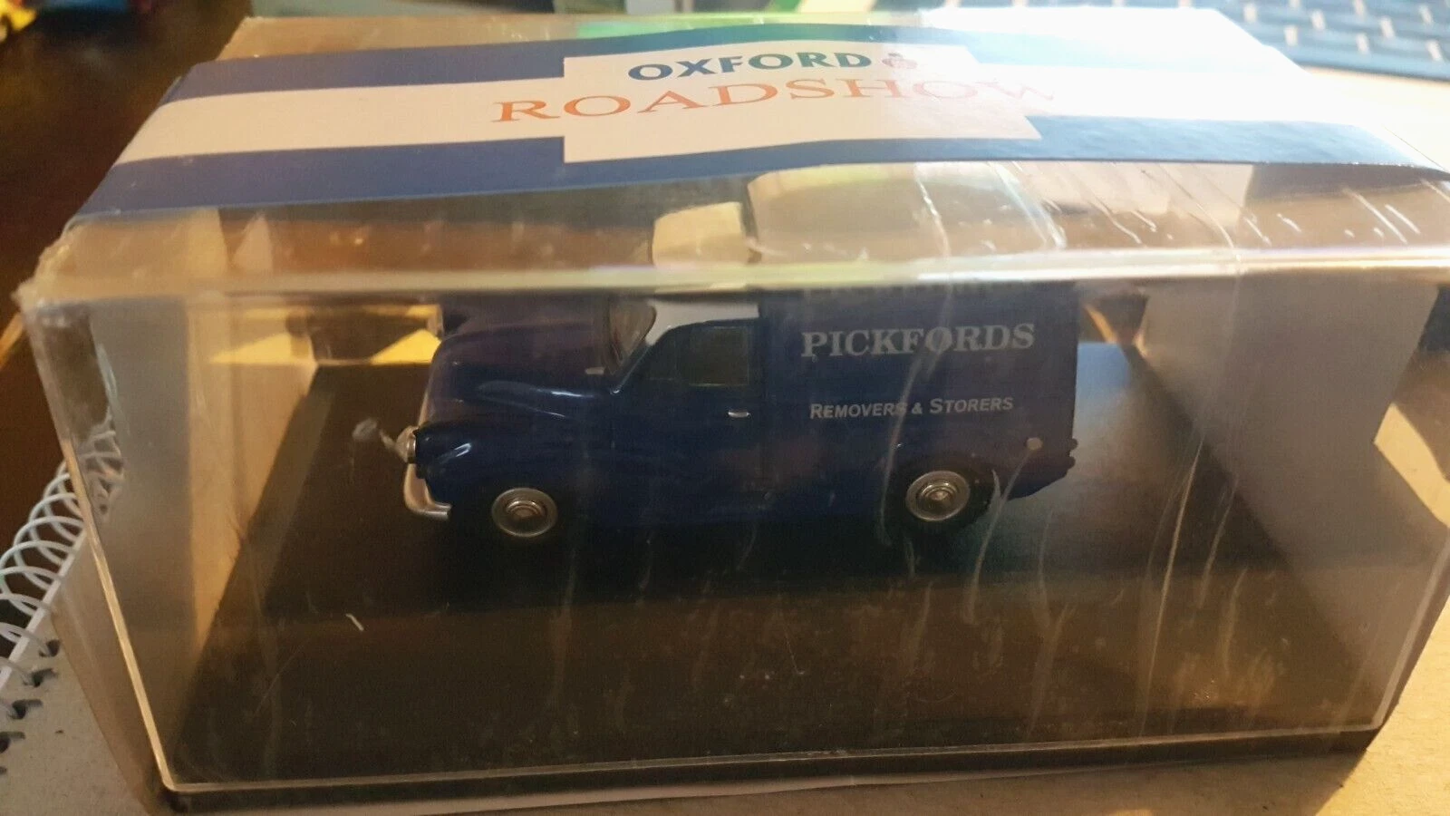 VANS OXFORD DIECAST PICKFORD'S MORRIS MINOR VAN