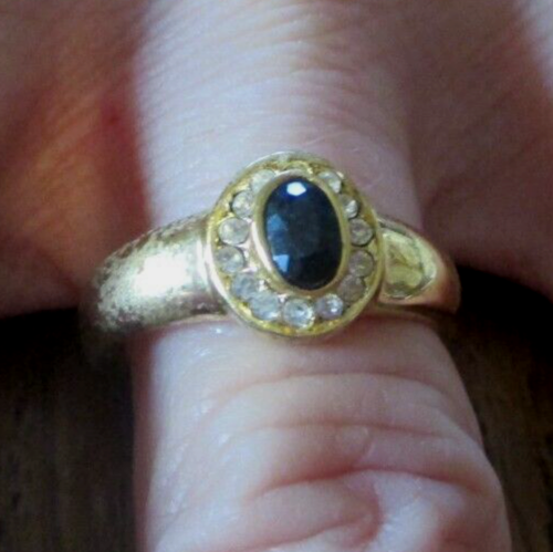 Bague Pavée en or jaune, rubis et diamants