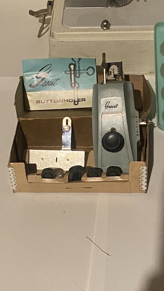 Vintage Used Dressmaker DeLuxe Zig-Zag S-3000 25305 Sewing Vintage Used Dressmaker DeLuxe Zig-Zag S-3000 25305 Sewing