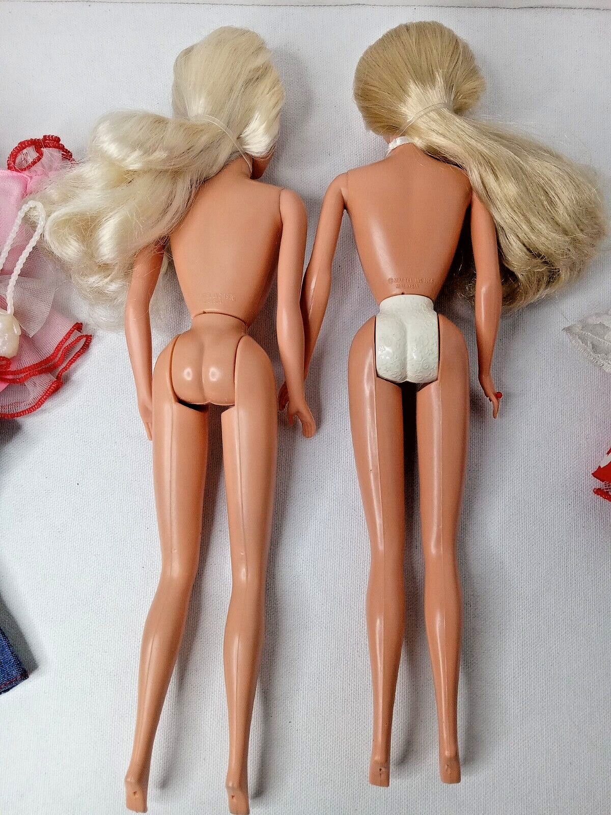 Mattel Barbie Dolls Lot of 2 with Fashion Outfits And Accessories #2H Pre-owned 