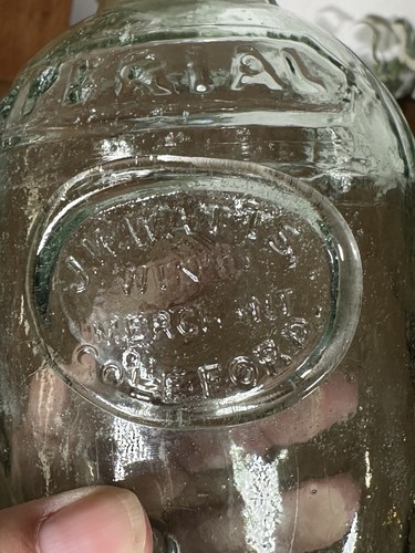 Antique J W Watts Wine Merchant Coleford Bottle 23cm Tall Imperial Measure - Picture 7 of 11