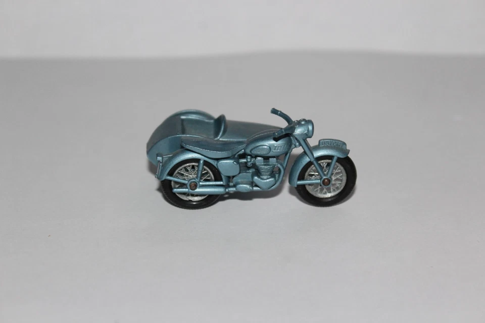 MATCHBOX, LESNEY - N°4 - TRIUMPH 110 AND SIDE CAR - Photo 4/4