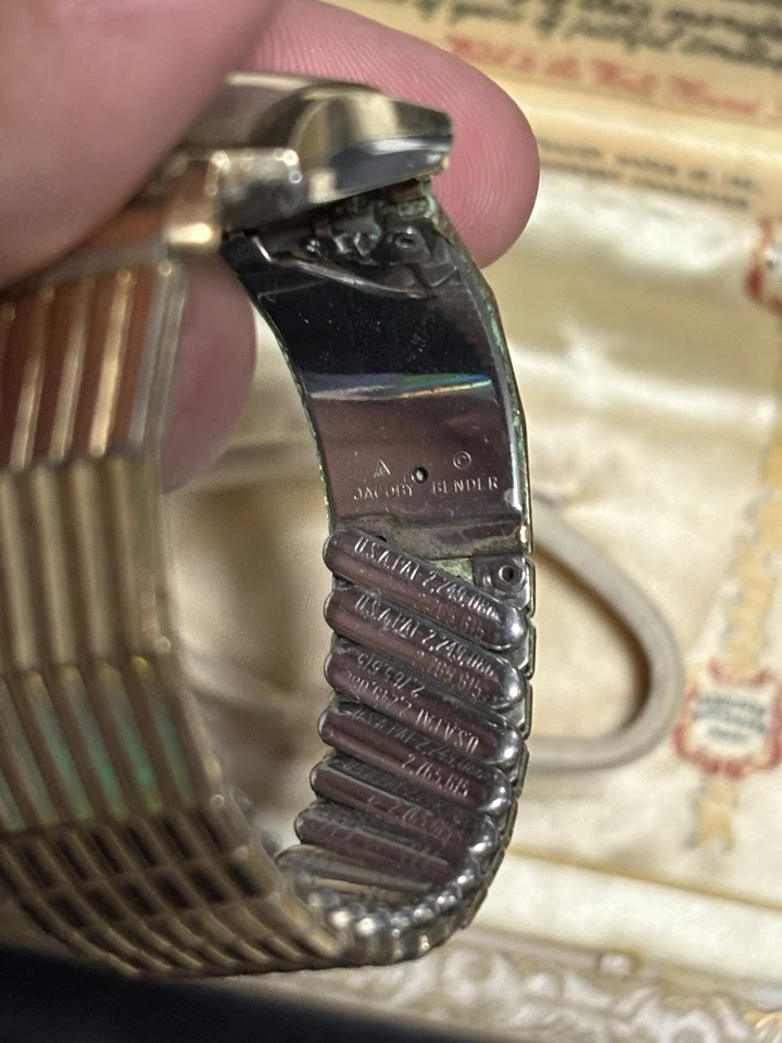 1940s Wittnauer Men's 10K Gold Swiss 17jwl Fancy Lugs Watch w/ Original Box - Image 4 of 4