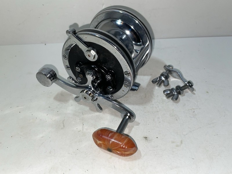 Vintage Penn Senator 1/0 Saltwater Reel Made In The USA W/Original Rod Clamp