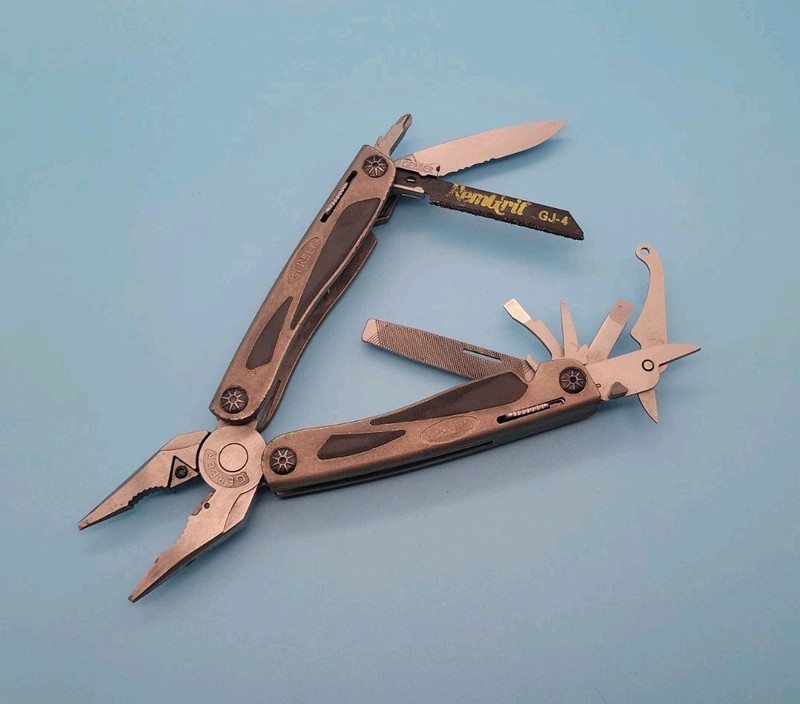Gerber MP800 Legend Multi-Plier Multi Tool - Carbide Cutters - Pliers, Knife
