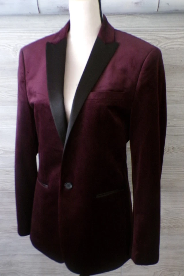 NUEVO - Chaqueta Blazer Express Slim Burg Púrpura Terciopelo Para Hombre 36R Pico Precio de venta sugerido por el fabricante $228 Foto 2 de 4