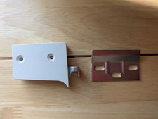 Universal wall hanging bracket and plate kitchen cabinet 