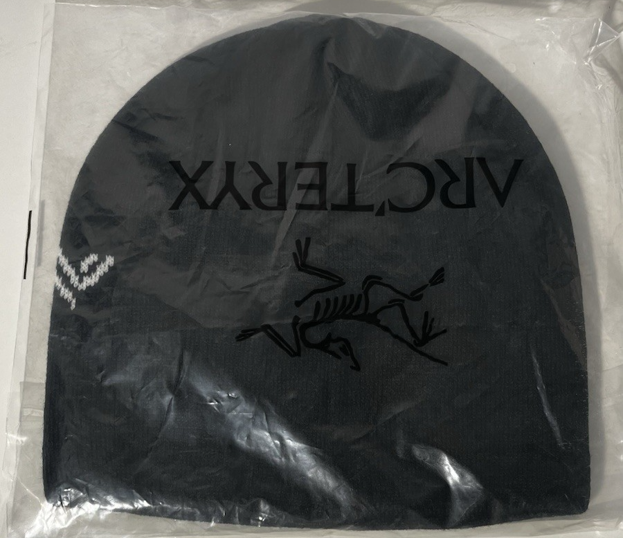 Arc'teryx Bird Head Toque Beanie nero mai aperto con etichette