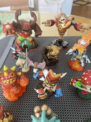 Skylanders Giants And Trap Team Lot 16 Pieces Plus 3 Crystals Scorpion Striker