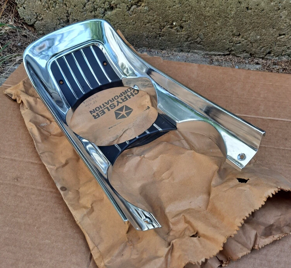 1970 70 Plymouth Fury I II III NOS MoPar lado derecho pasajero faro bisel Foto 2 de 3