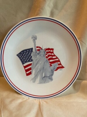 Vintage Corelle (Corning) Freiheitsstatue Teller 1991 rot, weiß & blau. 10,5''
