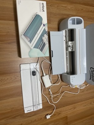 Cricut Explore 3 Smart Cutting Machine Bundle w/ Trimmer   Tested & Working