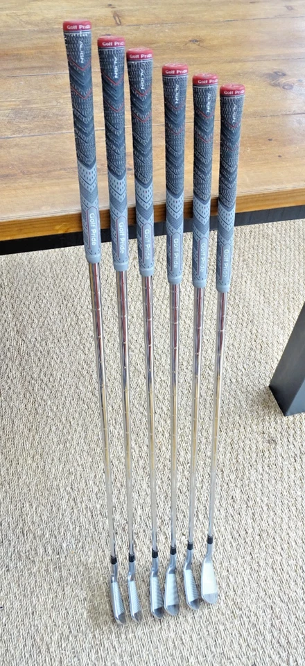 Srixon ZX5 & Z-Forged 4-9 irons / Dynamic Gold 120 X100 / New grips! - Image 3 of 4