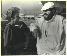 1985 Press Photo Betty J. Moody & Chef Paul Prudhomme - sax10889