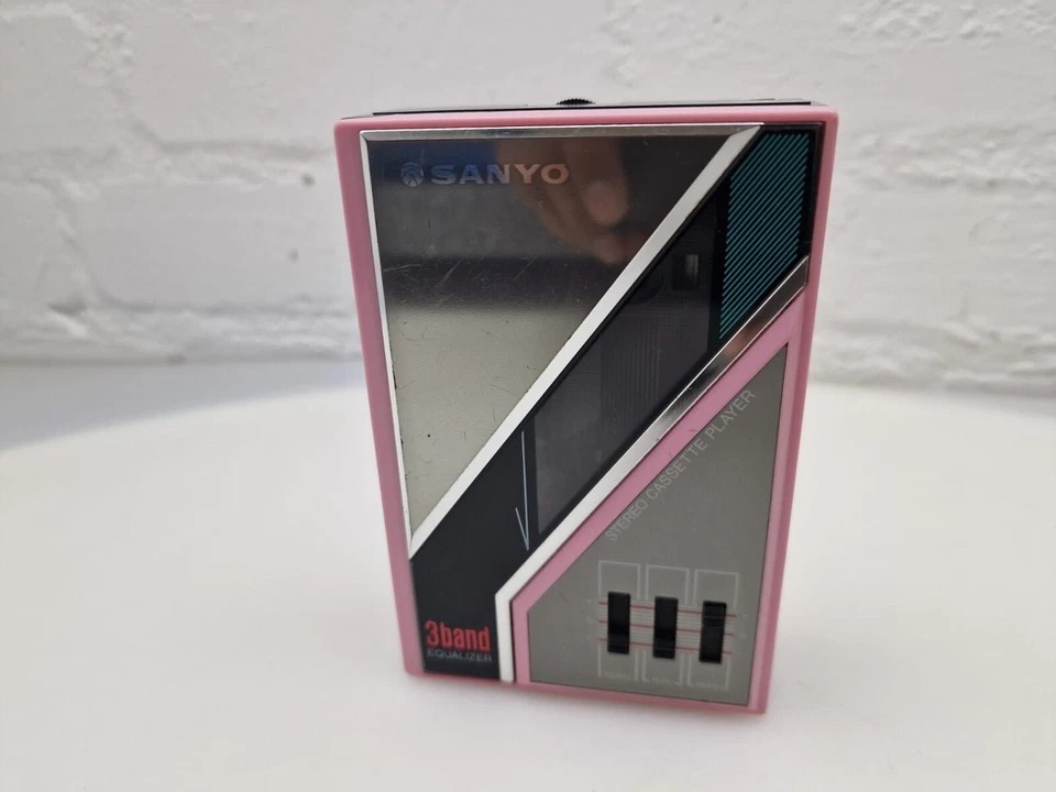 Vintage Sanyo M-GP24 Cassette Player 3 Band Equalizer Very Rare - Tested - Image 2 of 4