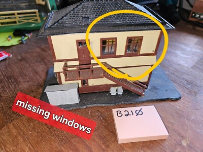 HO SCALE FREIGHT YARD CONTROL CENTER, SEE PHOTOS FOR BUIDLING DETAILS