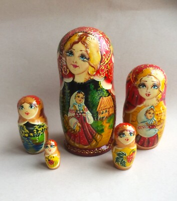 Vintage Painted Wood Russian Matryoshka Nesting Dolls 1/2”