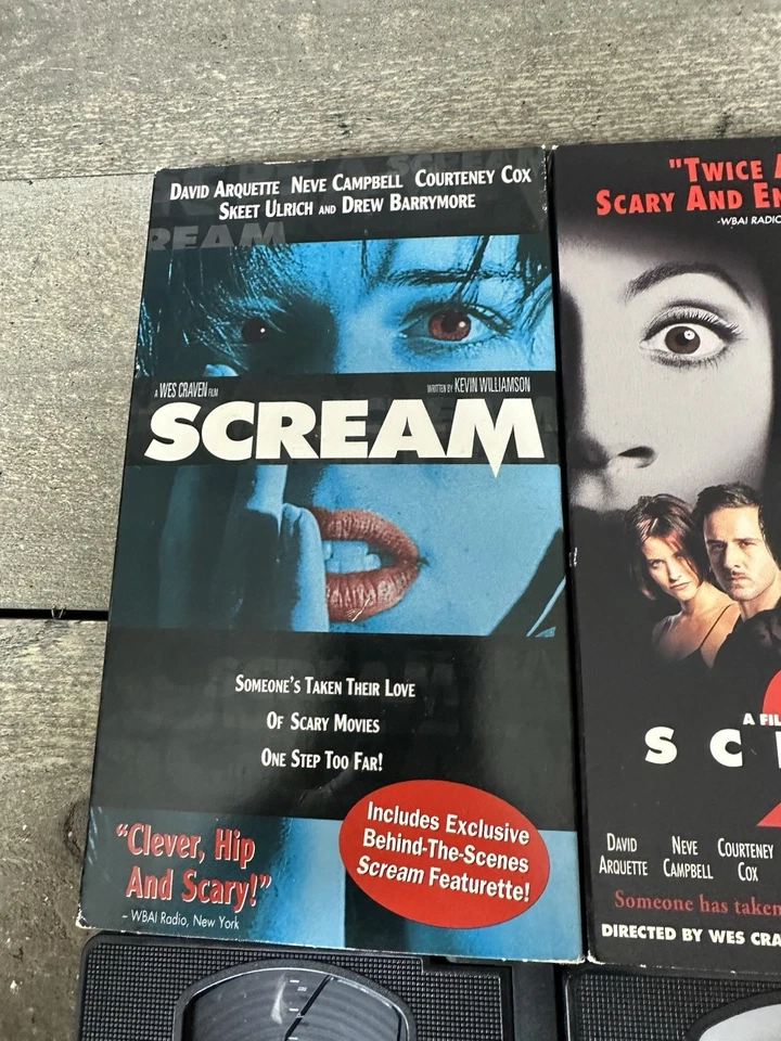 Scream & Scream 2 VHS Cassette Tape Set Neve Campbell Variant Blue Slipcases Foto 3 de 4