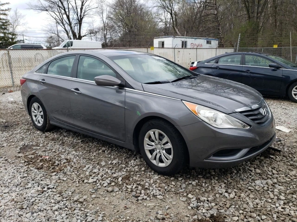 2011 Hyundai Sonata Windshield Wiper Motor OEM Used 137K Miles 620-50272 - Image 4 of 4