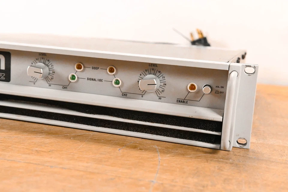 Crown Macro-Tech 3600VZ 2-Channel Power Amplifier CG01UKK - Image 2 of 4