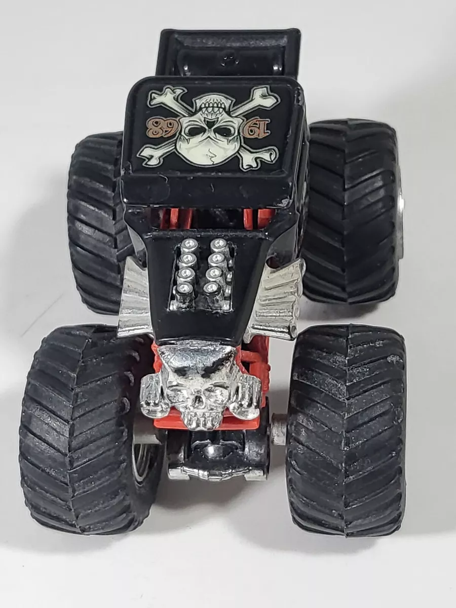 Hot Wheels Monster Trucks BONE SHAKER 1:64 Scale Vehicle