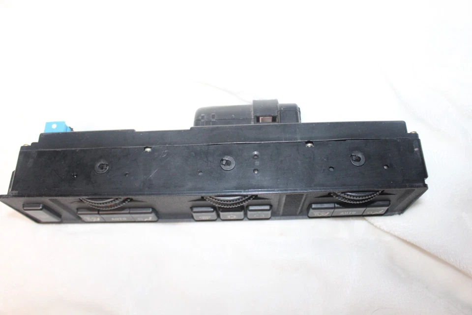 86-93 BMW 730i 735i 740i 750i Dual CLIMATE Control HEAT AC HVAC Assembly BOSCH - Image 2 of 4