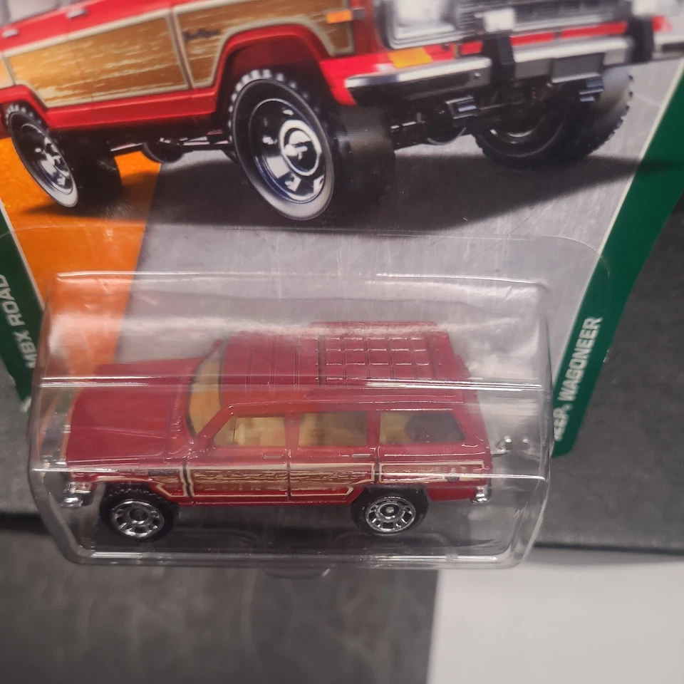 Jeep Wagoneer Matchbox 2017 MBX Road Trip #88/125 rojo oscuro 22/35 Foto 3 de 4