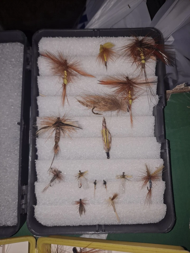 2 cajas de pesca con mosca Scientific Anglers con 43 moscas surtidas para trucha +  Foto 4 de 4
