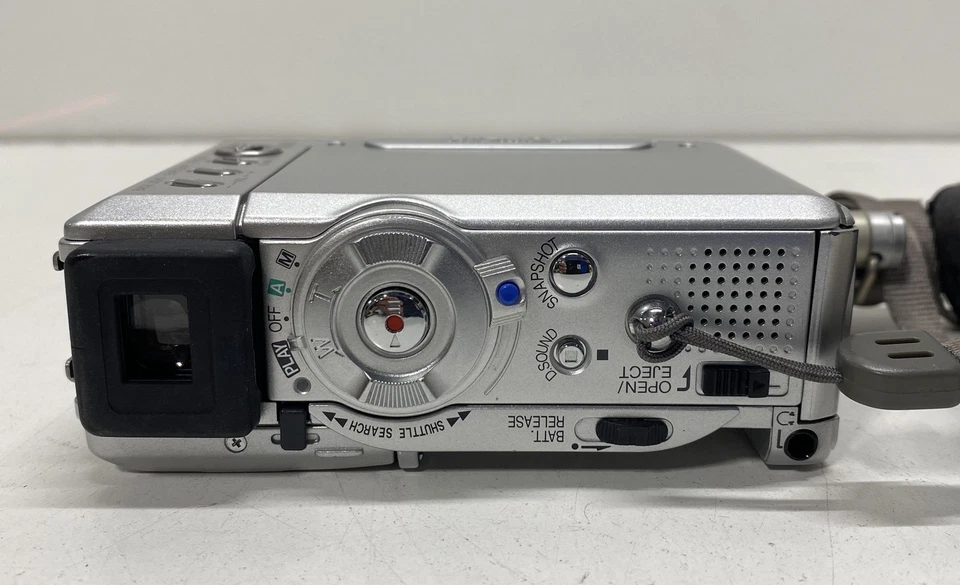 JVC GR-DVP7 MiniDV Camcorder - Image 2 of 4