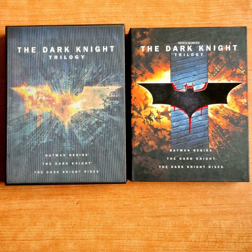 BATMAN THE DARK KNIGHT Trilogy Film 6 DVD Italiano + Artbook Ottime Condizioni - Immagine 2 di 4