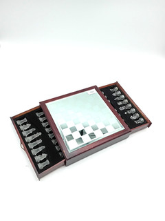 CHESS SET Glass Chess set with mirrored Board Box design
