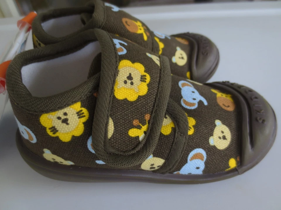 NUEVO Niño Niña Niño Pequeño 12 o 24 meses SKIDDERS Pinza Lona Zapato Animales de la Selva Foto 2 de 3