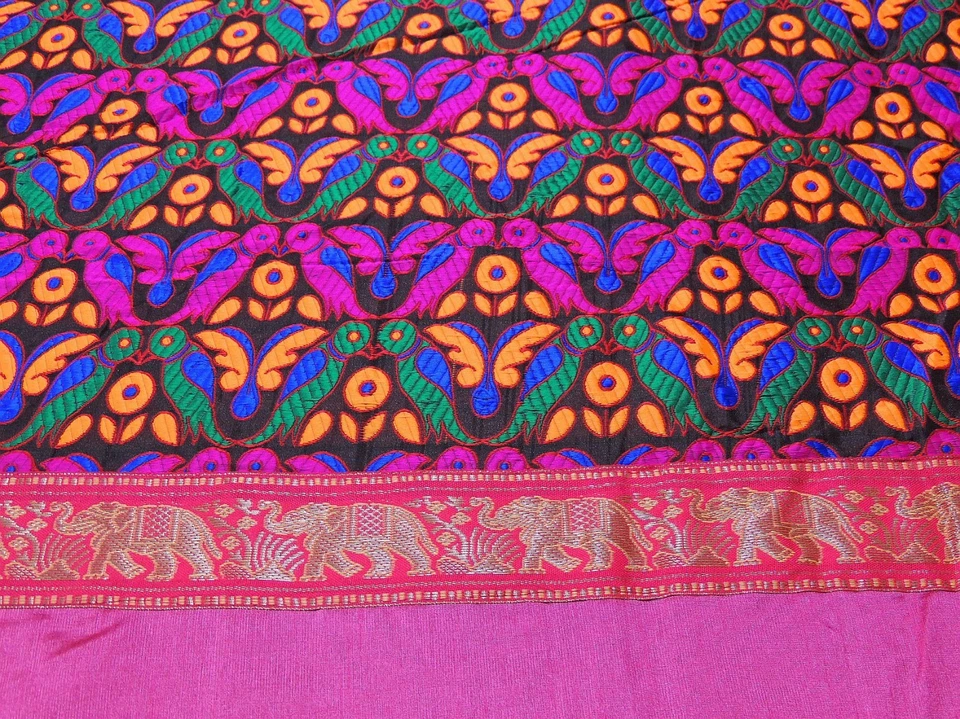 Juego de fundas de almohada edredón bordadas rosa elegante King - Hermosa ropa de cama India Foto 3 de 4