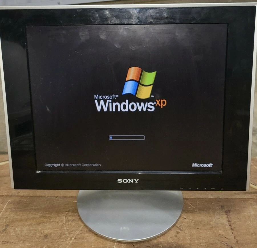 Sony SDM-HS73 17" Flat Panel LCD Monitor With VGA & Power Cables -Tested WORKS!  - Image 2 of 4
