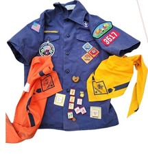 Boy Scouts of America Cub Scouts Long sleeve Youth medium With patches