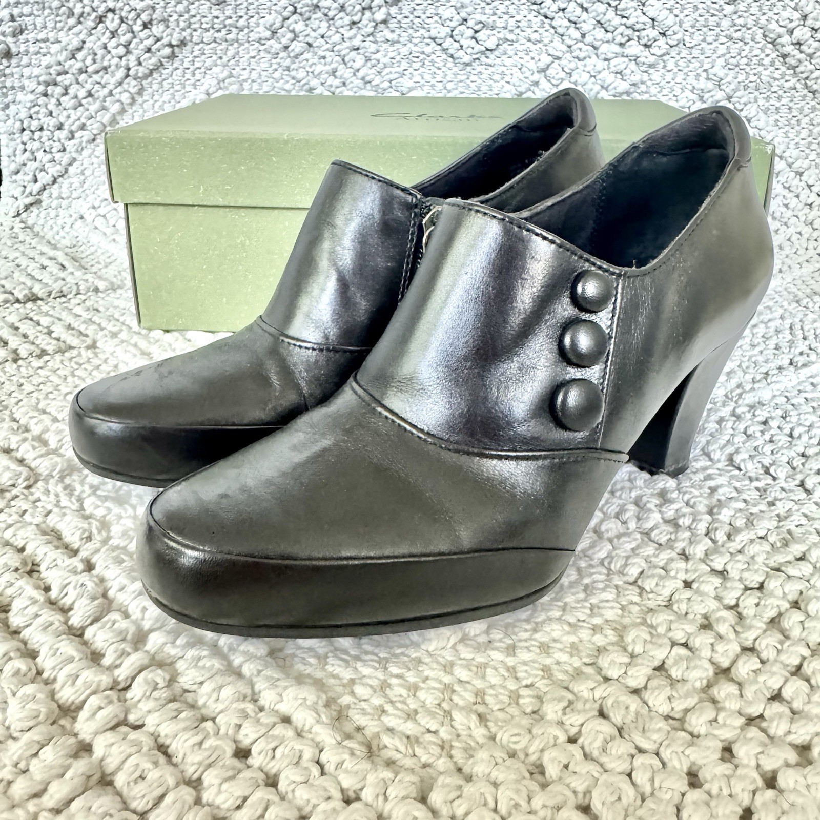 Clarks Artisan Solid Black Leather Mule Diamond T… - image 1