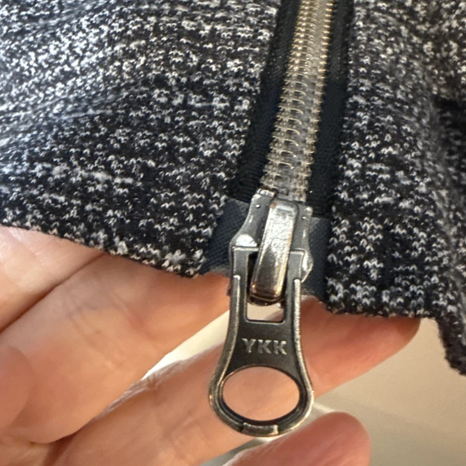 Chaqueta de yoga diaria con cremallera Lululemon para mujer, talla 4, jaspeado/negro precio de venta sugerido por el fabricante 128 USD Foto 4 de 4