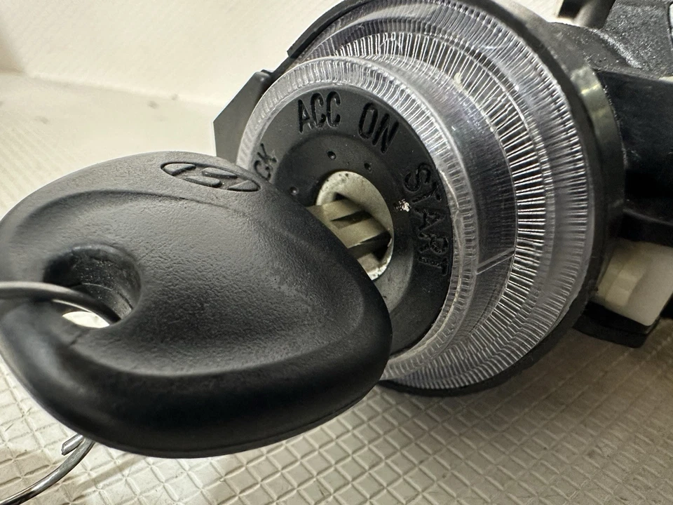 2011-2014 Hyundai Sonata Ignition Switch With Key And Door Lock OEM - Image 2 of 4