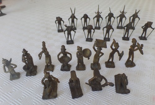 24 figurines anciennes Art