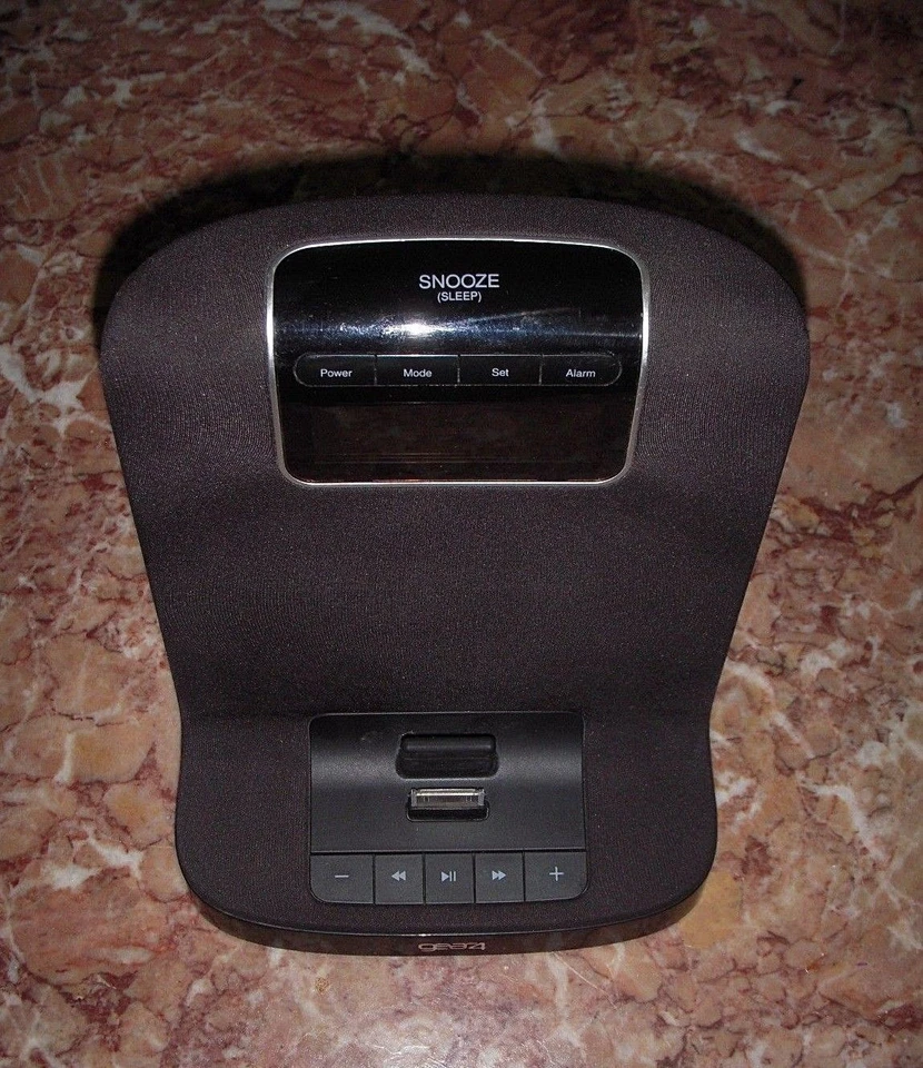 Gear4 AlarmDock Halo 2 Clock Radio Audio Dock Speaker for Iphone Ipod - Image 3 of 4