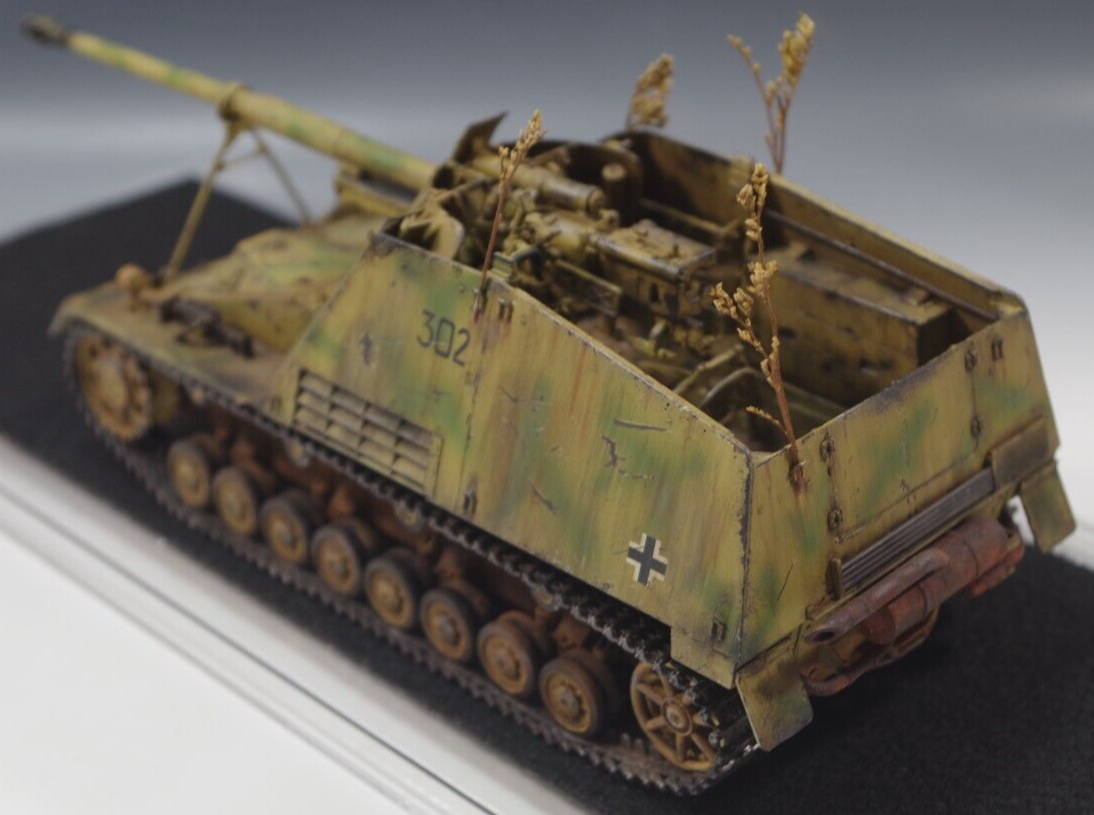 TANK SD.KFZ.164 NASHORN #302 BUILT 1/35 SCALE PLASTIC MODEL